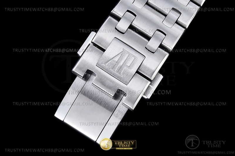 OdorResistant AP ROO Chronograph SS SS Wht Silv Num APF 7750 Mod 9