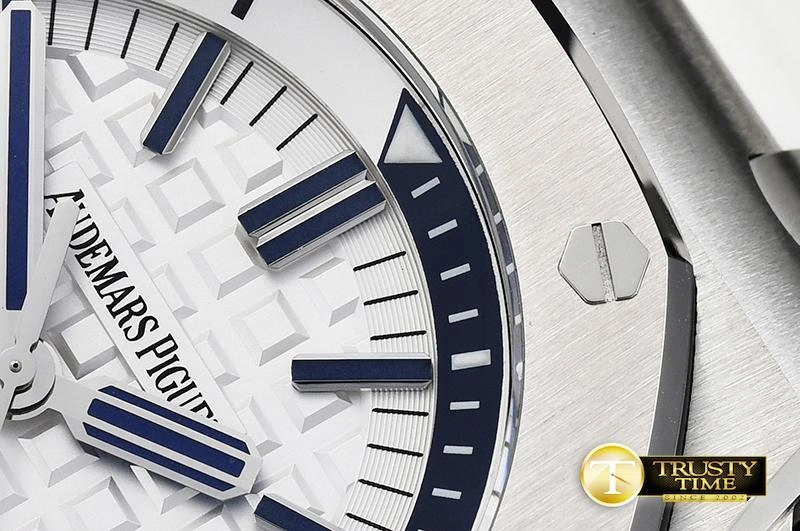 AP0413B – Royal Oak Diver Lightweight 25