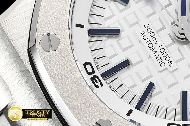 AP0413B – Royal Oak Diver Lightweight 25