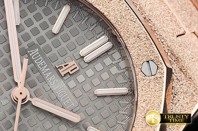 AP0513B – AP Royal Oak 37mm Refined 32