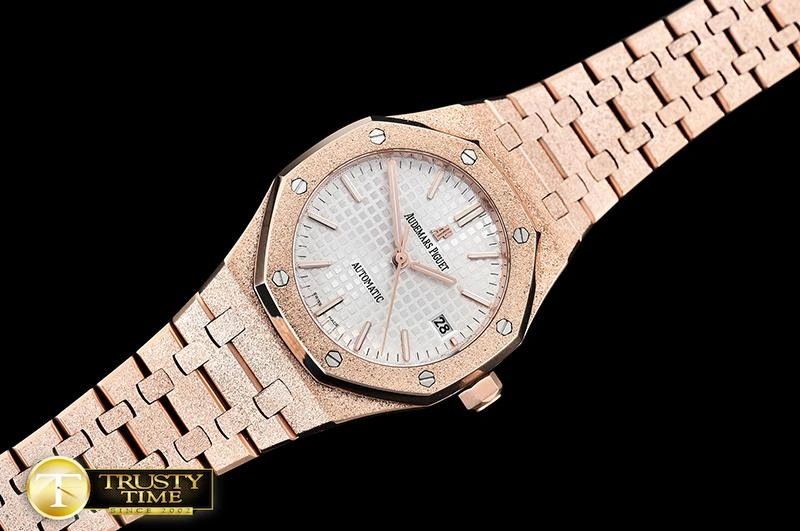 AP0513D – AP Royal Oak 37mm SmoothTexture 33