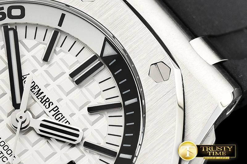AP0524 – Royal Oak Offshore Diver Effortless 36