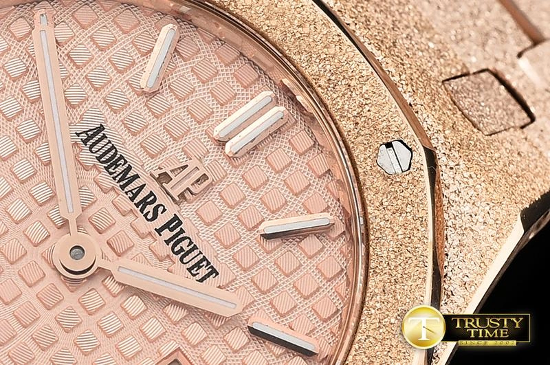 AP0532B – AP Royal Oak 33mm Premium 43