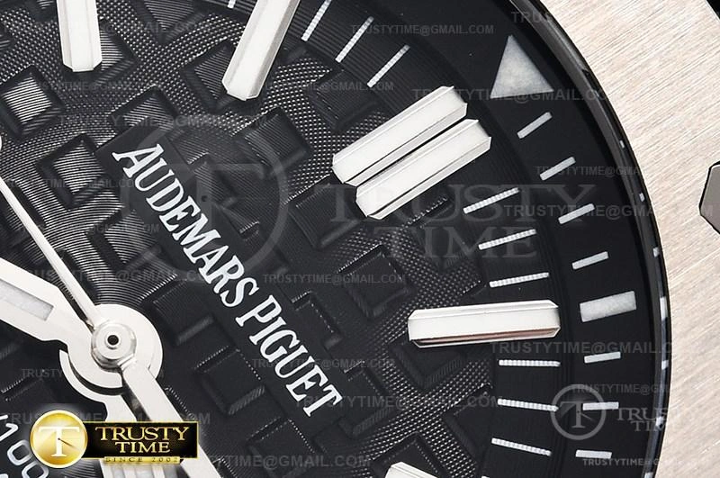 TechFriendly AP0592 – Royal Oak Offshore Diver 69