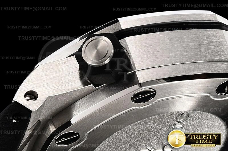 TechFriendly AP0592 – Royal Oak Offshore Diver 69
