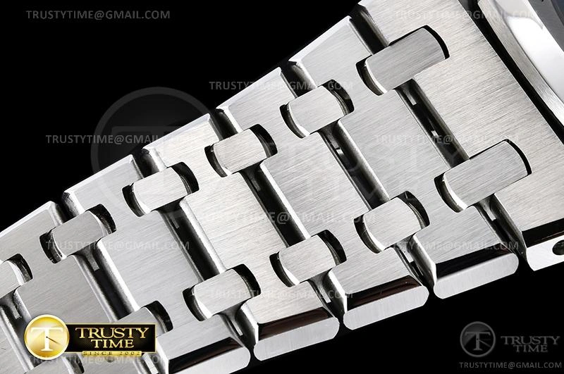 AP0627 – Royal Oak 41mm FlexibleFit 79
