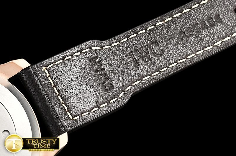 IWC0394B – Big Pilot Heritage ComfortFit 220