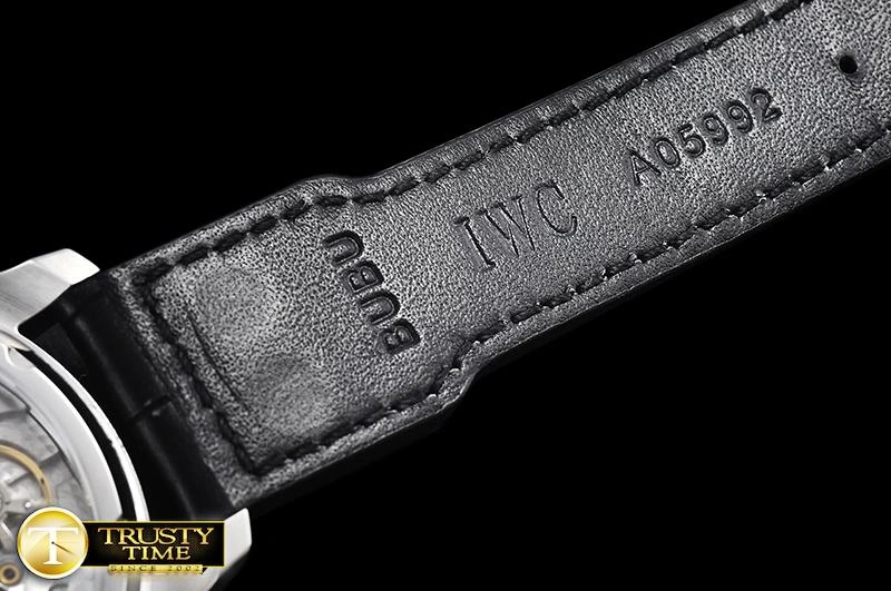 IWC0433A – Big Pilot Annual Lightweight 245