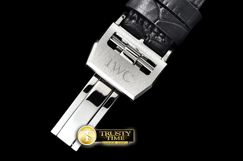 IWC0433A – Big Pilot Annual Lightweight 245