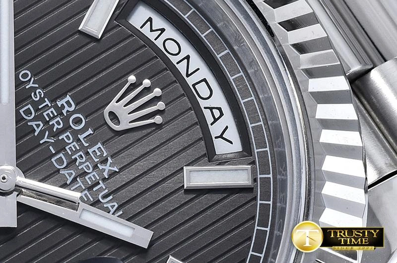 RDD0202B – DayDate 40mm ModernLook 666