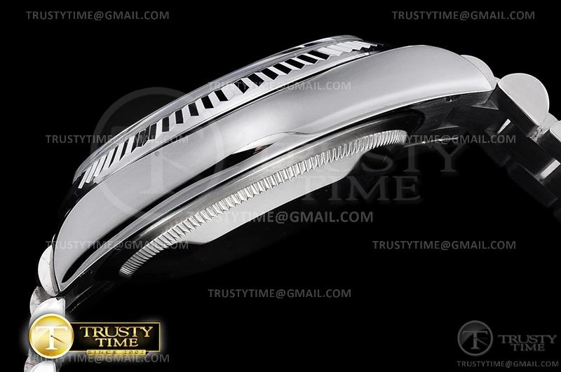 RDD0220E – DayDate 36mm Functional 700