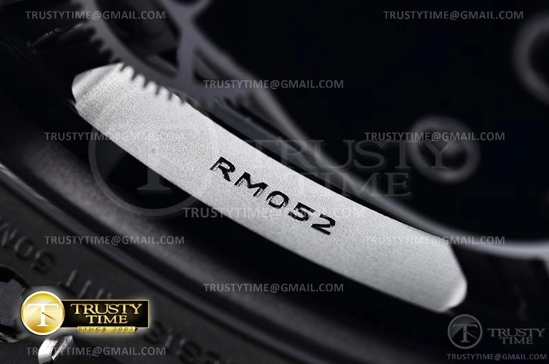 Flexible RM0185 – RM052 Skull Tourbillon 559