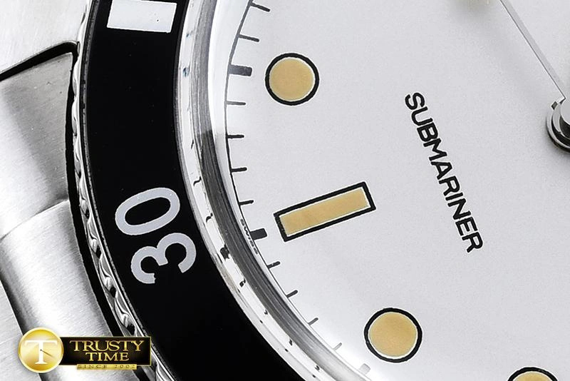Resilient ROLSUB0186 – Vintage Sub Ref 6205 White A- 1026