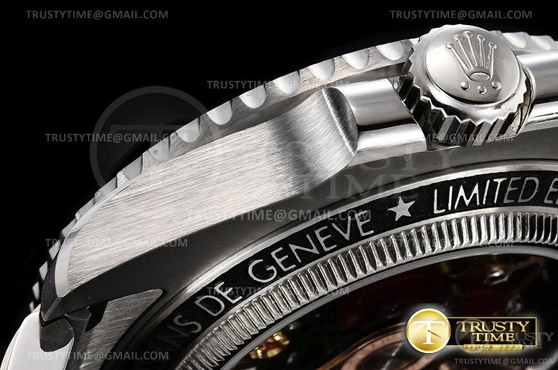 ROLSUB0295B – Submariner Compact 1043