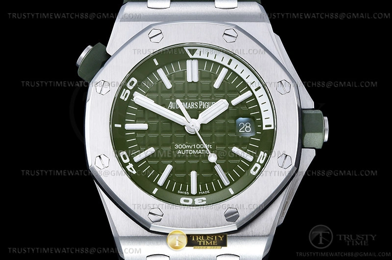 Royal Oak Offshore Diver 15710 SS RU Green APSF A WaterResistant 113