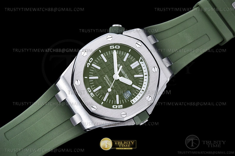 Royal Oak Offshore Diver 15710 SS RU Green APSF A WaterResistant 113