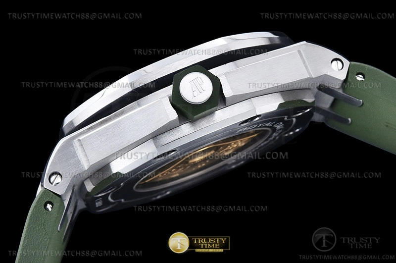 Royal Oak Offshore Diver 15710 SS RU Green APSF A WaterResistant 113