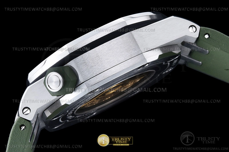Royal Oak Offshore Diver 15710 SS RU Green APSF A WaterResistant 113