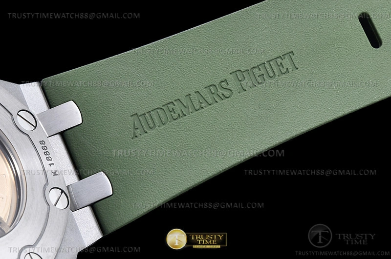 Royal Oak Offshore Diver 15710 SS RU Green APSF A WaterResistant 113
