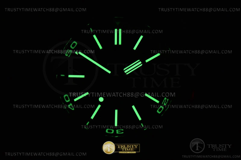 Royal Oak Offshore Diver 15710 SS RU Green APSF A WaterResistant 113