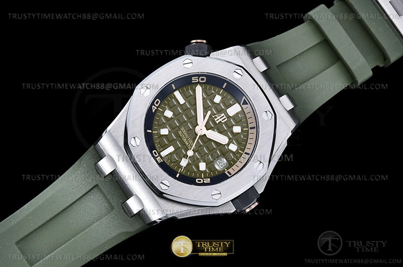 Royal Oak Offshore Diver 15720 SS RU Grn APF A HighPerformance 117