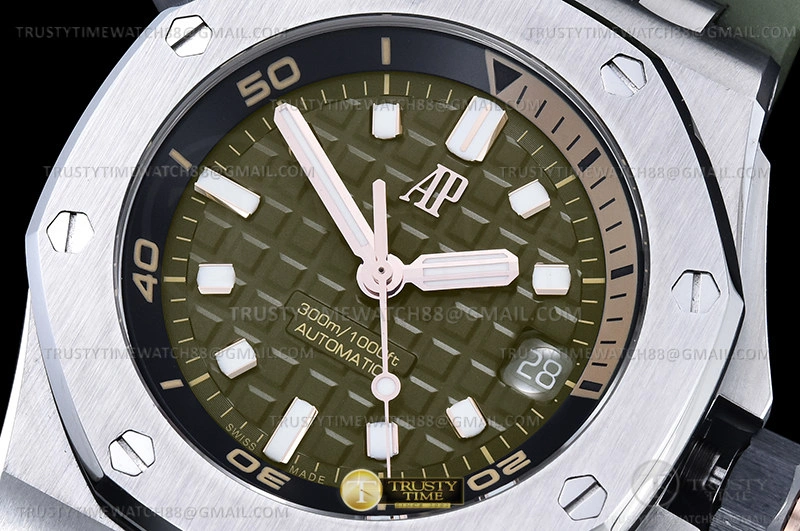 Royal Oak Offshore Diver 15720 SS RU Grn APF A HighPerformance 117