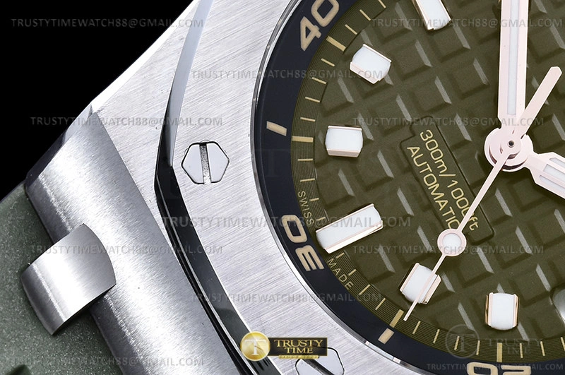 Royal Oak Offshore Diver 15720 SS RU Grn APF A HighPerformance 117