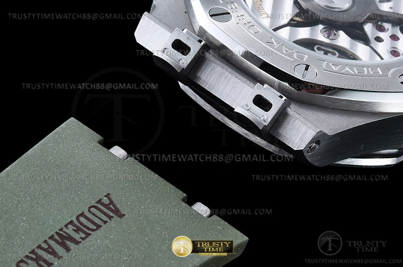 Royal Oak Offshore Diver 15720 SS RU Grn APF A HighPerformance 117