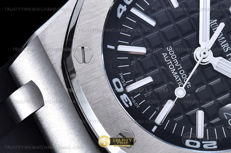 Lightweight Royal Oak Offshore Diver Dis 15710 SS RU APSF MY 119