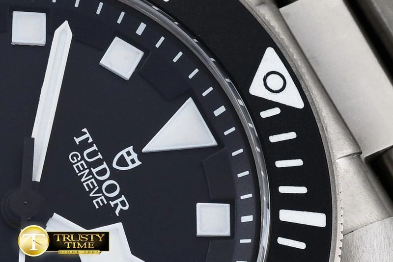 Minimalist TUD028 – Pelagos 1145