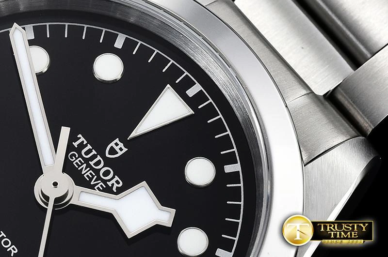 TUD064A – Heritage Black Bay Unisex 1164